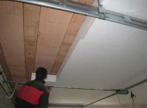 Как утеплить потолок: монтаж и выбор утеплителя